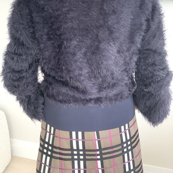 RIANI Luxurious Faux Fur Sweater in Navy / Deep Plum - Picture 3 of 5